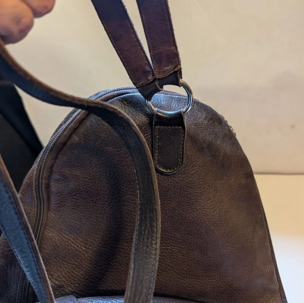 Roots vintage Brown Leather Backpack in VGUC